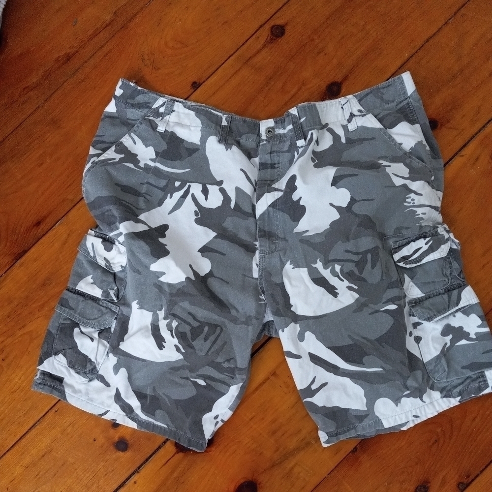 Wrangler Shorts Mens 44 Green Camo Camouflage Cargo Outdoor Cotton